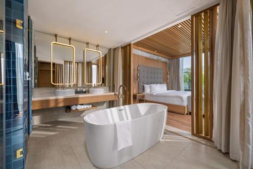 aqua vista hoi an beachfront villas