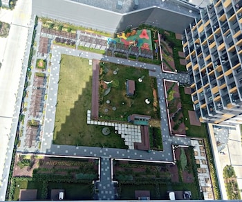 lux residence on high floor 03