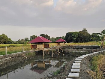 tres marias farmhouse with pool