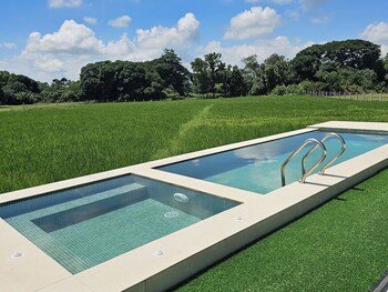 tres marias farmhouse with pool