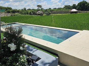 tres marias farmhouse with pool