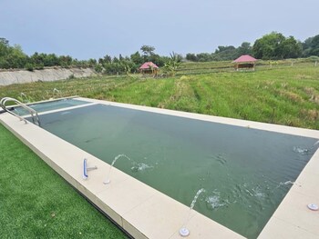 tres marias farmhouse with pool