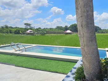 tres marias farmhouse with pool
