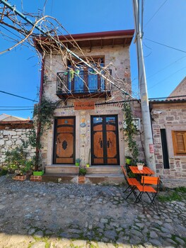 azra konuk evi