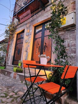azra konuk evi