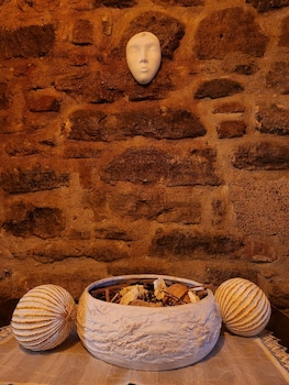 azra konuk evi