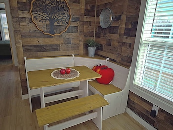 Redbud Tiny Home Resort,,2 star