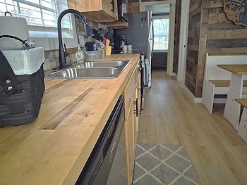 Redbud Tiny Home Resort,,2 star