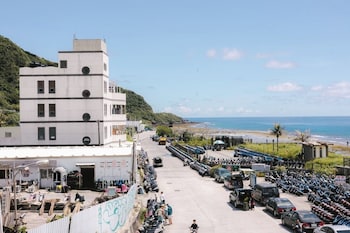 grand whale bandb green island