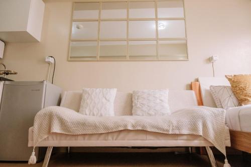 Minimalist Chic City Loft,,2 star