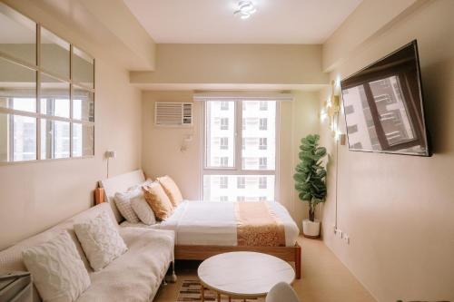 minimalist chic city loft