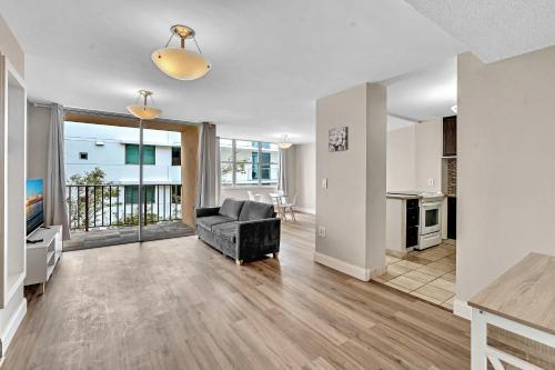 Bay Harbor Sunset Apt 3A,,2 star