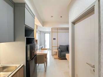 elegant and compact 1br at grand sungkono lagoon apartment