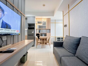 elegant and compact 1br at grand sungkono lagoon apartment