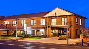 Holbrook Town Centre Motor Inn