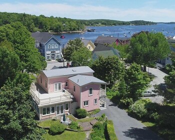 Miller House By The Bay,,2 star
