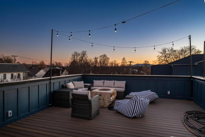 luxury hot tub rooftop deck game room nashville