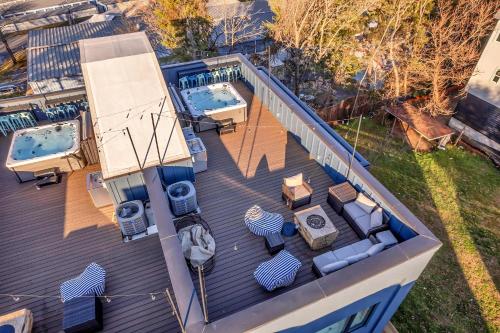 Luxury Hot Tub Rooftop Deck Game Room Nashville,,2 star