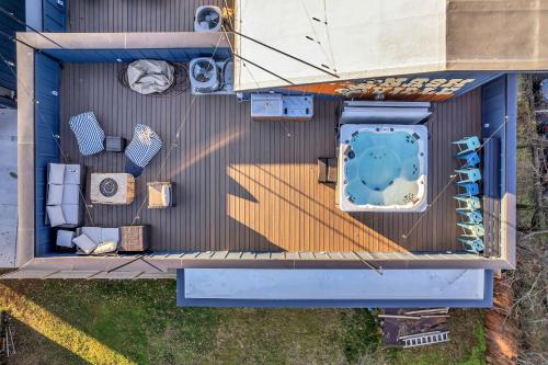 Luxury Hot Tub Rooftop Deck Game Room Nashville,,2 star
