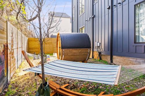 luxury hot tub rooftop deck game room nashville