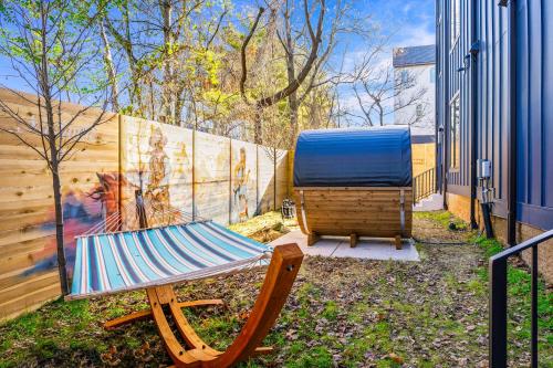 luxury hot tub rooftop deck game room nashville