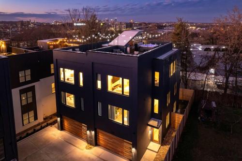 luxury hot tub rooftop deck game room nashville