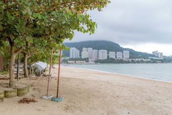 rainbow paradise beach resort by lwe