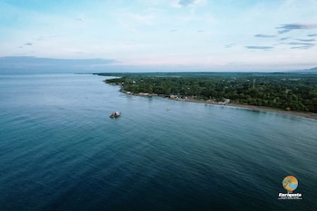 isla enriqueta private beach resort