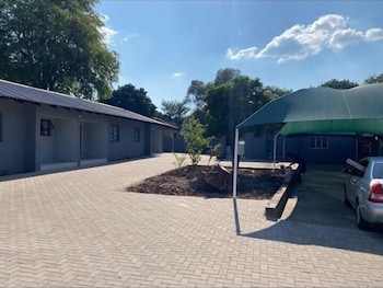 shabis guest lodge