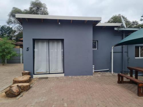 shabis guest lodge