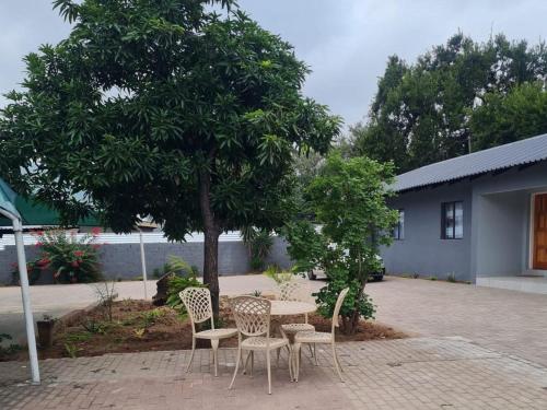 shabis guest lodge