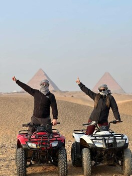 roone pyramids view inn