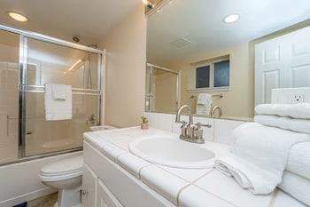 mercer island escape luxury stay