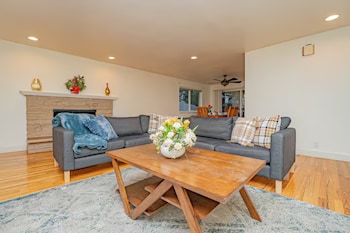 Mercer Island Escape Luxury Stay,,4 star