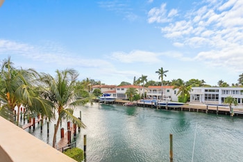 Bay Harbor Sunset Apt 3C,,2 star