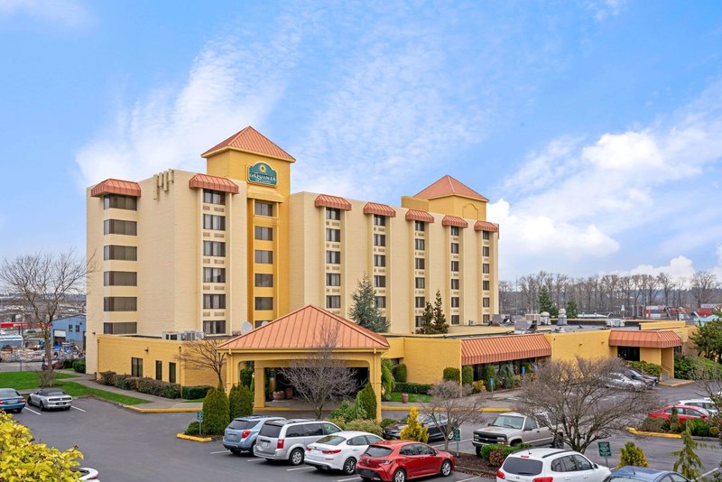 la quinta inn and suites by wyndham tacoma seattle