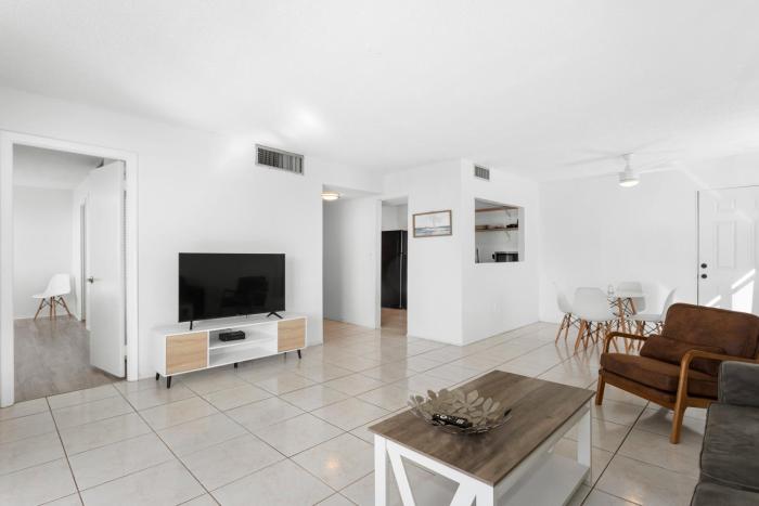 bay harbor sunset apt 5a