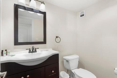 Bay Harbor Sunset Apt 5A,9440 W Bay Harbor Dr,2 star