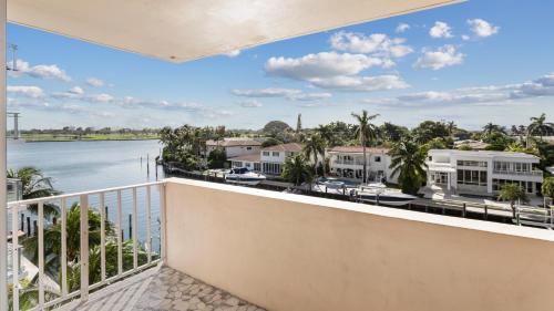 bay harbor sunset apt 5a
