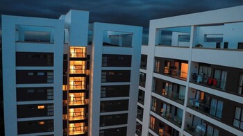 astoria 1 br with gym andpool in lavington