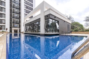 astoria 1 br with gym andpool in lavington