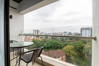 astoria 1 br with gym andpool in lavington