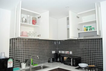 astoria 1 br with gym andpool in lavington