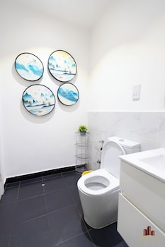 embassy gardens luxury by cozy