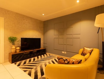 embassy gardens luxury by cozy