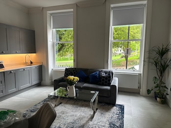 Full Apartment With Secure Parking Great Views,,3 star