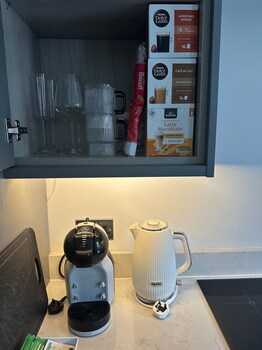 Full Apartment With Secure Parking Great Views,,3 star