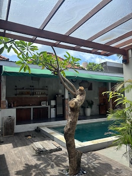 sutji living