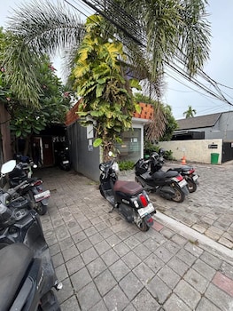 sutji living