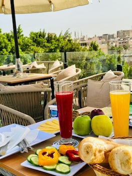 hermes andpyramids hotel
